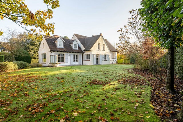 Charmante, ongemeubelde, vrijstaande villa in 2de lijn  in het zoute Zoute nabij de zee & tennis