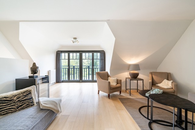 Instapklaar, gemeubeld appartement nabij de zeedijk te Duinbergen